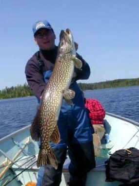 Canada_pike_fishing-canada_Outfitters